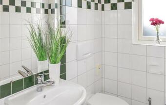 Two-bedroom Holiday Home In Hok