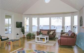 Two-bedroom Holiday Home In Annerstad