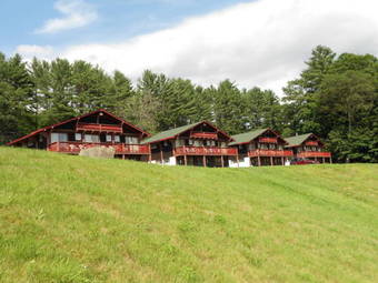 Posada Swiss Chalets Village Inn