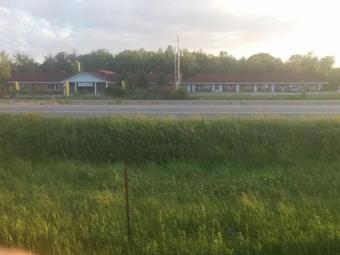 Motel All Tucked Inn