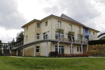 Hostal Port Club Pension & Restaurant