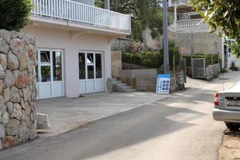 Apartment Molunat 8956a