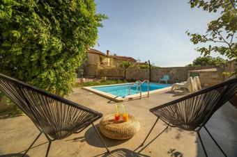 Villa Holiday Home Mrgani