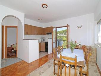 Three-bedroom Apartment In Mljet