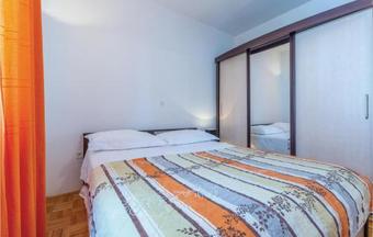 Three-bedroom Apartment In Plano
