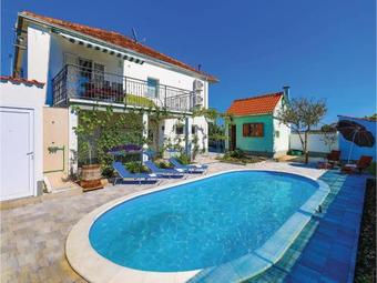 Four-bedroom Holiday Home In Plano