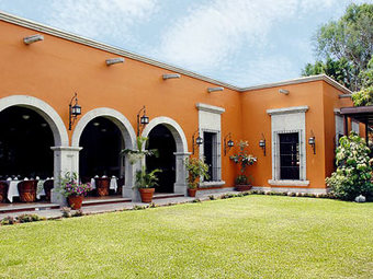 Los Abolengos, Grand Class Casona Hotel