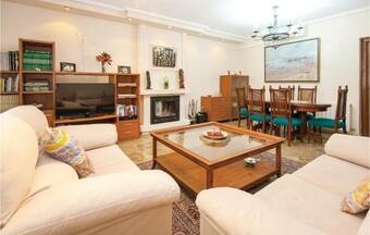 Five-bedroom Holiday Home In Carmona