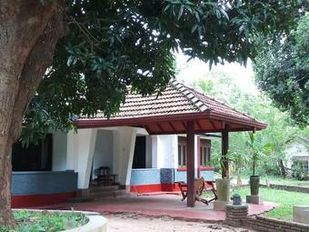 Hostal The Heritage Blue-anuradhapura