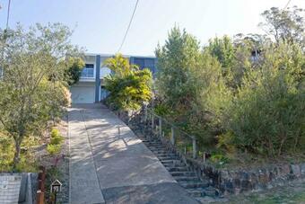 Whale Tales' 78 Lentara Street - Fantastic Water Views Over Fingal Beach
