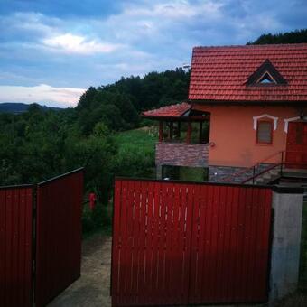 Green Idylle -pyramid View