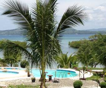 Hotel Moalboal Beach Resort