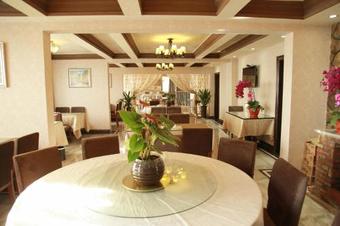 Kuerle Mingyue Crown Bouquet Hotel