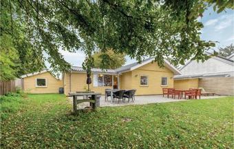 Nine-bedroom Holiday Home In N�rre Aaby