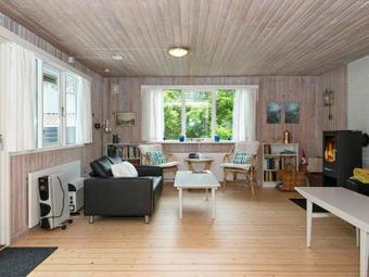 Three-bedroom Holiday Home In Knebel 14