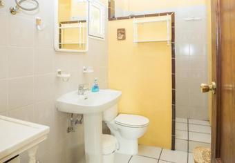 Lightbooking- Mountain & Pool