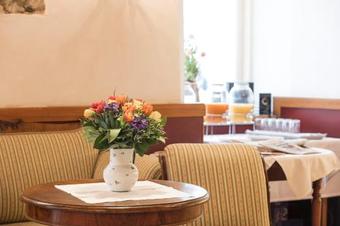 Keramikhotel Goldener Brunnen