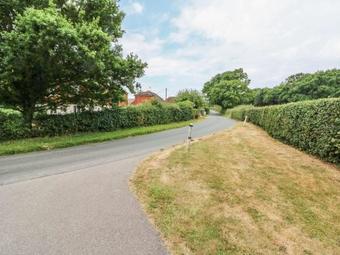 Cozy Holiday Home In Bodle Street Green With Garden