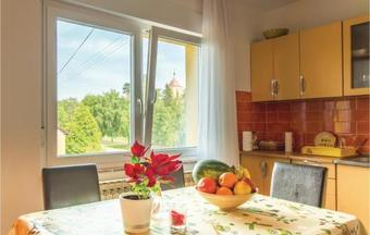 Two-bedroom Holiday Home In Drenje