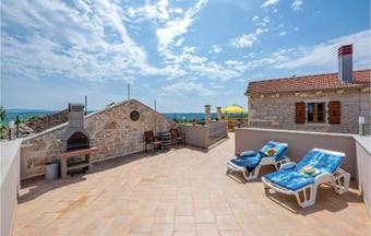 Two-bedroom Holiday Home In Medancici