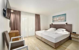 Four-bedroom Holiday Home In Omis