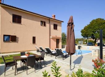 Two-bedroom Apartment In Dobrani/istrien 8282