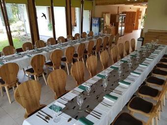 Hotel H�dos�ri Vad�szh�z