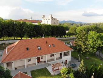 Bed & Breakfast Simk� Csal�di Pinc�szet �s Panzi� (evinor)