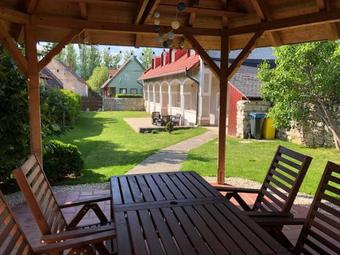 P�csely House Apartman