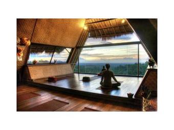 Hostal Village Above The Clouds