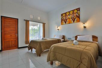 Hostal Mamaras Guest House