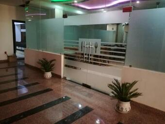 Hotel Dhanraj Palace