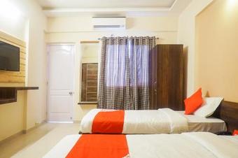 Oyo 12383 Hotel Twin Towers 1