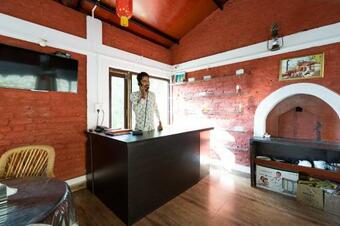 Oyo 68970 Hotel Dolph-inn