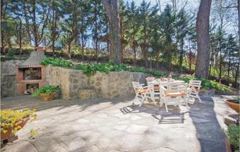 Three-bedroom Holiday Home In Lari (pi)