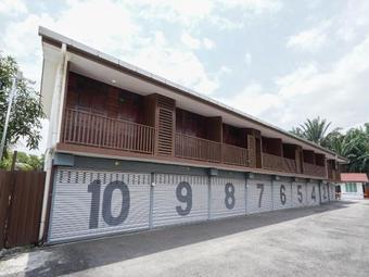 Oyo 89334 Little Kampung Studio