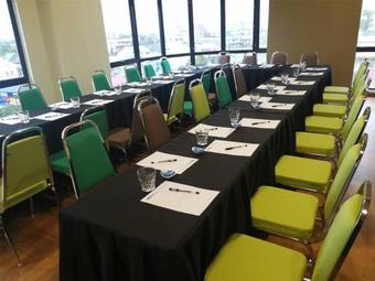 Roxy Hotel & Apartments