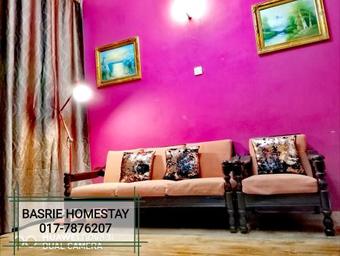 Hostal Basrie Homestay