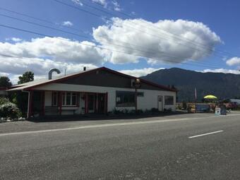 Hotel Kokatahi Valley Country Inn