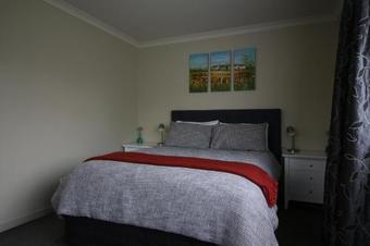 Bed & Breakfast 200 On Lake View