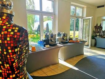 Hotel 4 ?ywio?y Falenty O?rodek Konferencyjno-szkoleniowy