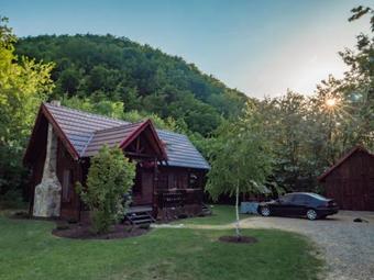 Lodge The Little Mountain Cabin