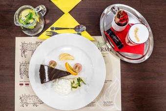 Hotel Na Farm? Cho?ovice