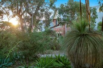 Bed & Breakfast Faulty Towers