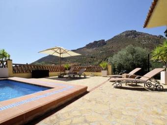 Luxurious Villa In Alcaucin With Private Swimming Pool