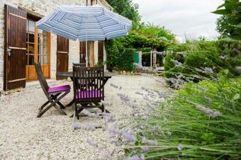 Chermignac Villa Sleeps 6 Pool