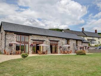 Charming Apartment In Bampton With Jacuzzi