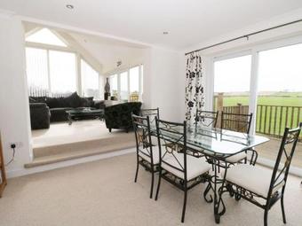 14 Cae Derwydd, Cemaes Bay