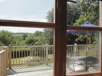 2 Shippen Cottages, Hayne Lane