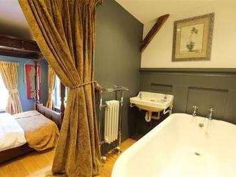 The Tin Barn, Newnham On Severn I